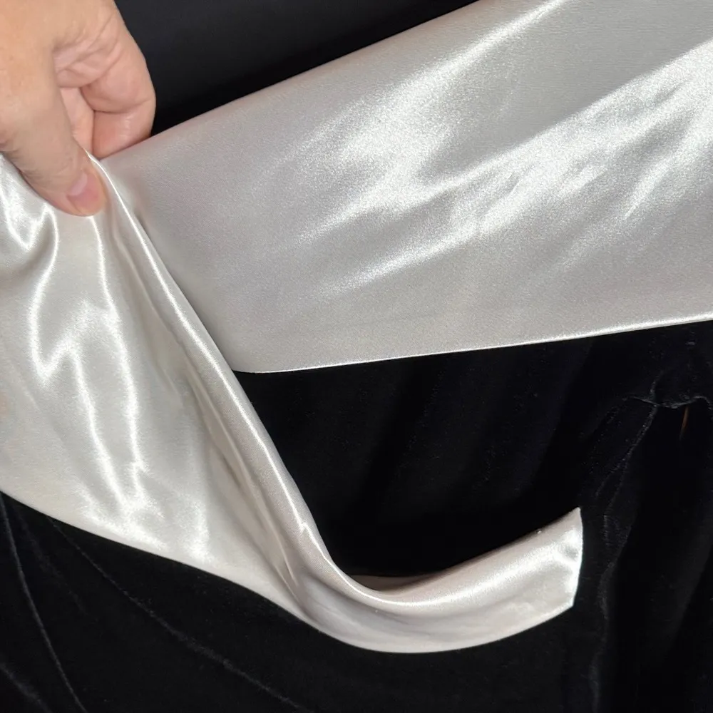 Elegant Black and White Velvet Off the Shoulder Long Sleeve Top Size XL - Image 6