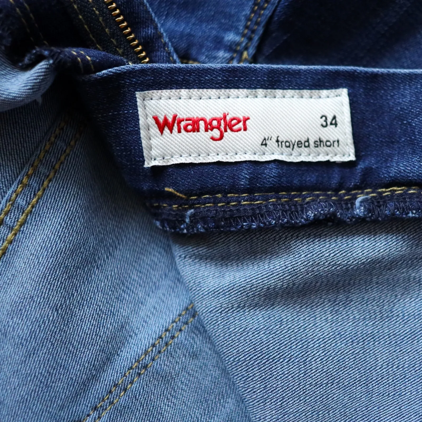 Wrangler Denim Shorts Frayed Hem Dark Wash‎ Casual Summer Size 34 - Image 4