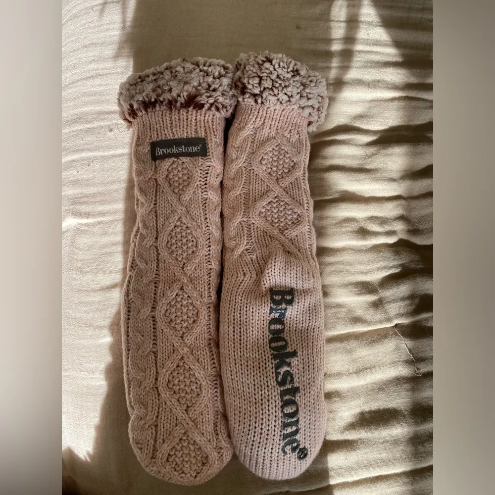 Brookstone Cable Knit Cozy Slipper Socks with Grippers Pink - Image 3