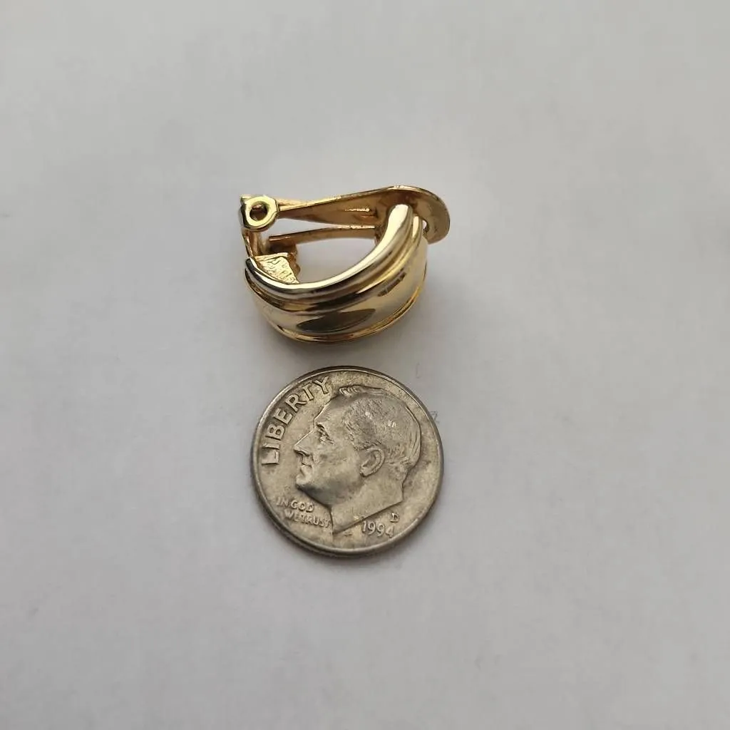 Vintage gold toned clip on round‎ huggie earrings elegant classy old money - Image 7