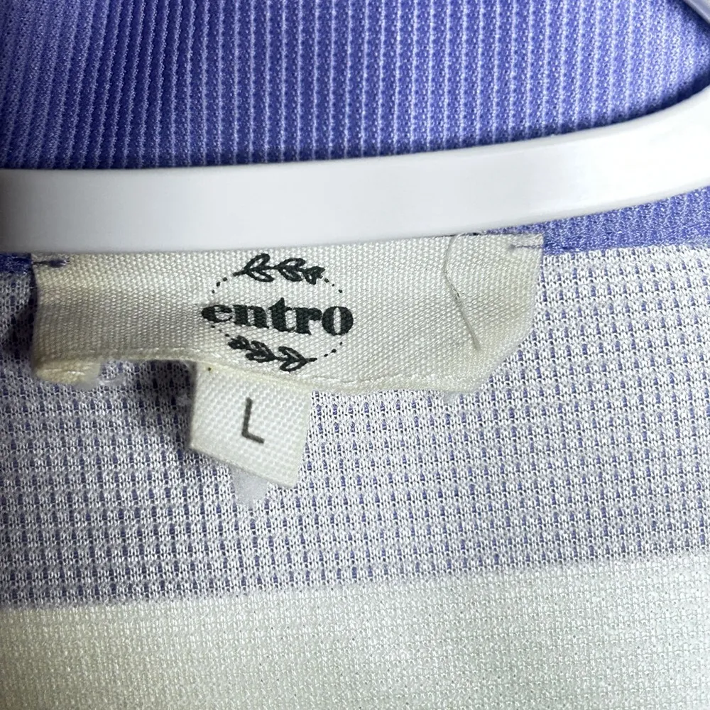 Entro Women’s size Large purple and white striped cap sleeve collared top Vneck - Image 4