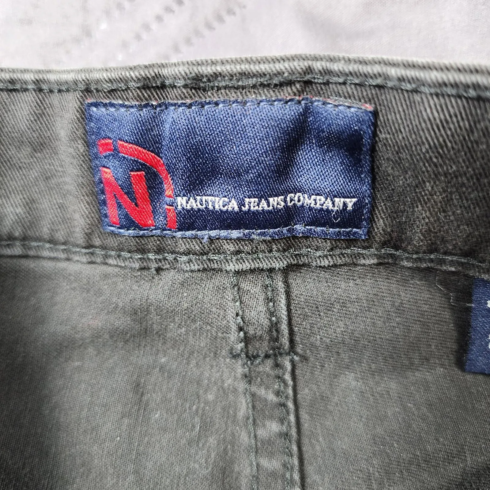 Nautica Denim Jean Shorts Womens Size 8 Mid Rise 100% Cotton Grey - Image 3