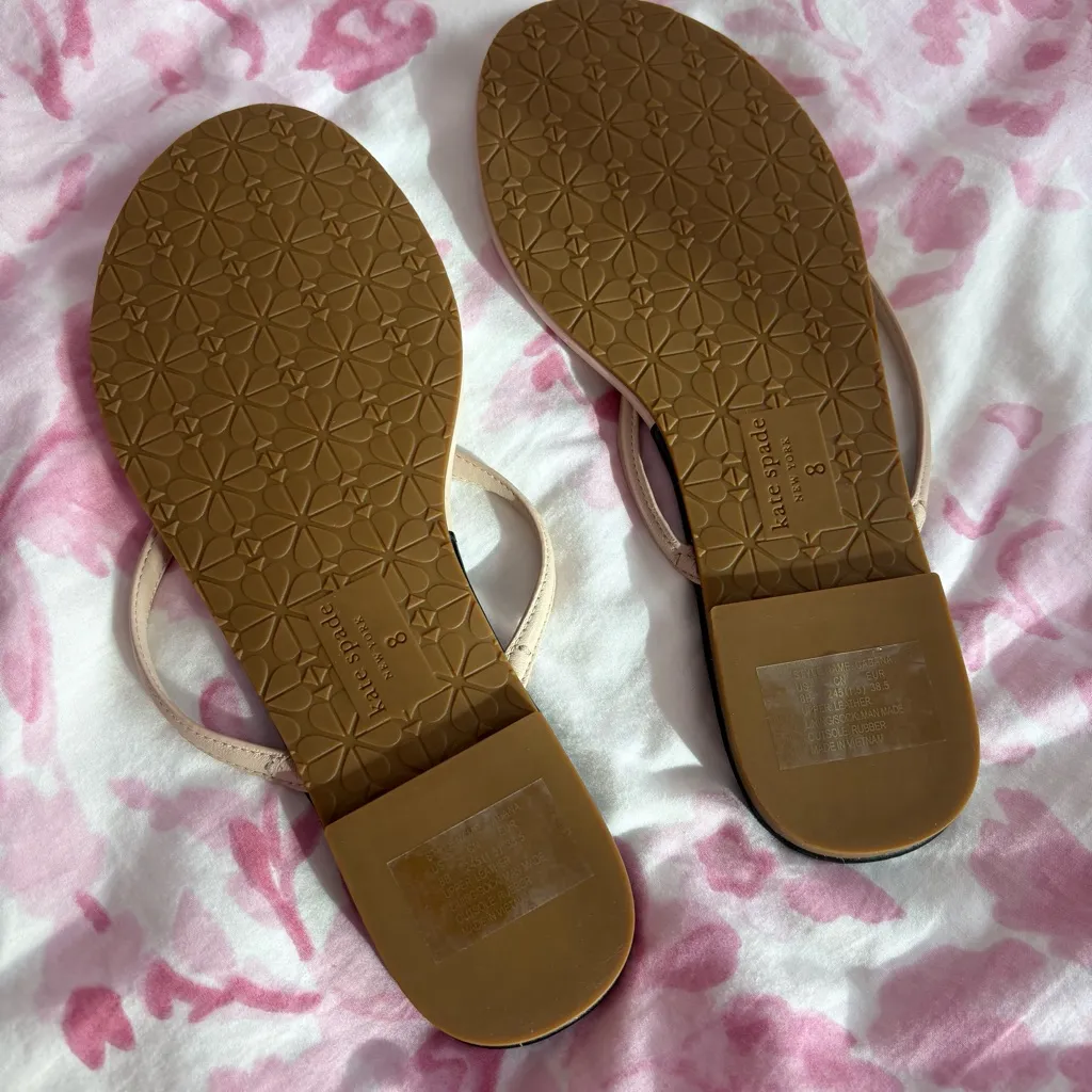 Kate Spade  NWT black and tan flip flop sandals - Image 4