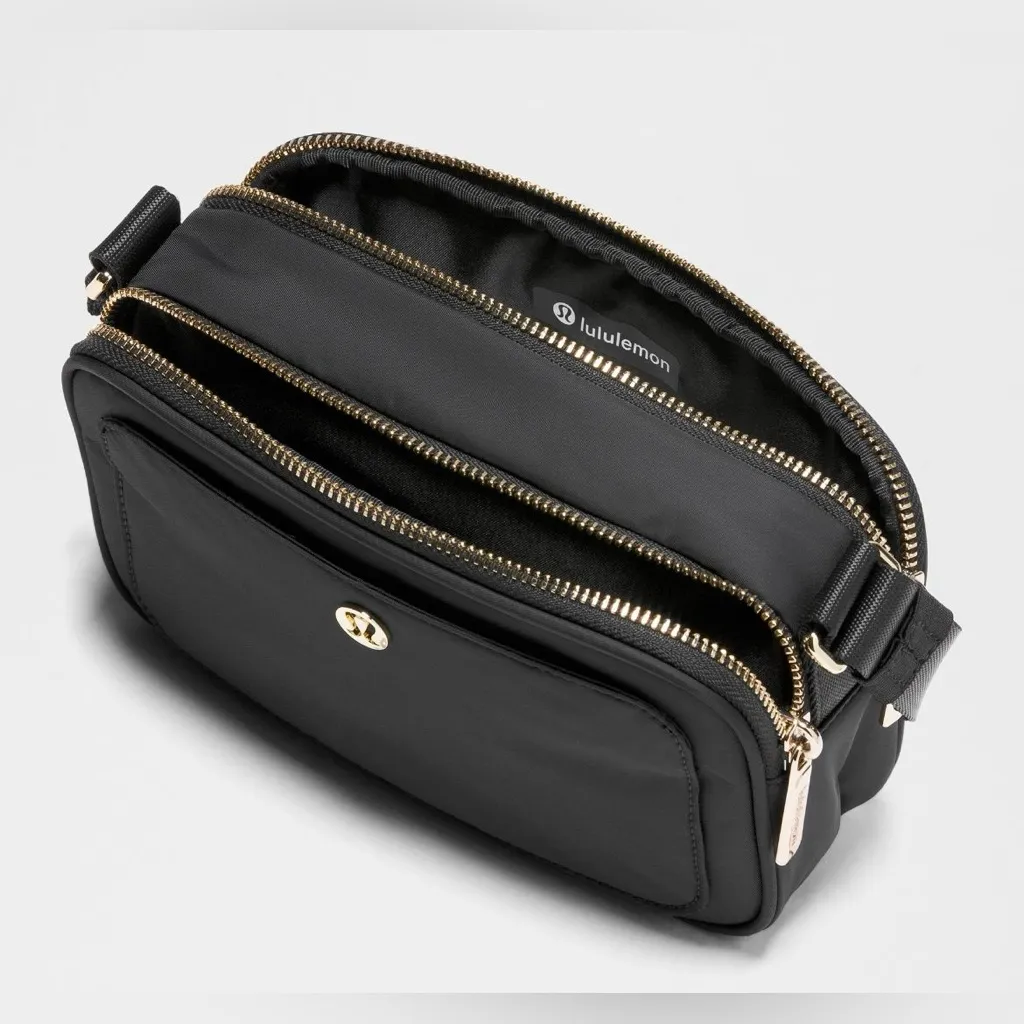 Lululemon NWT Crossbody Camera Bag Black Gold, Adjustable Strap - Image 3