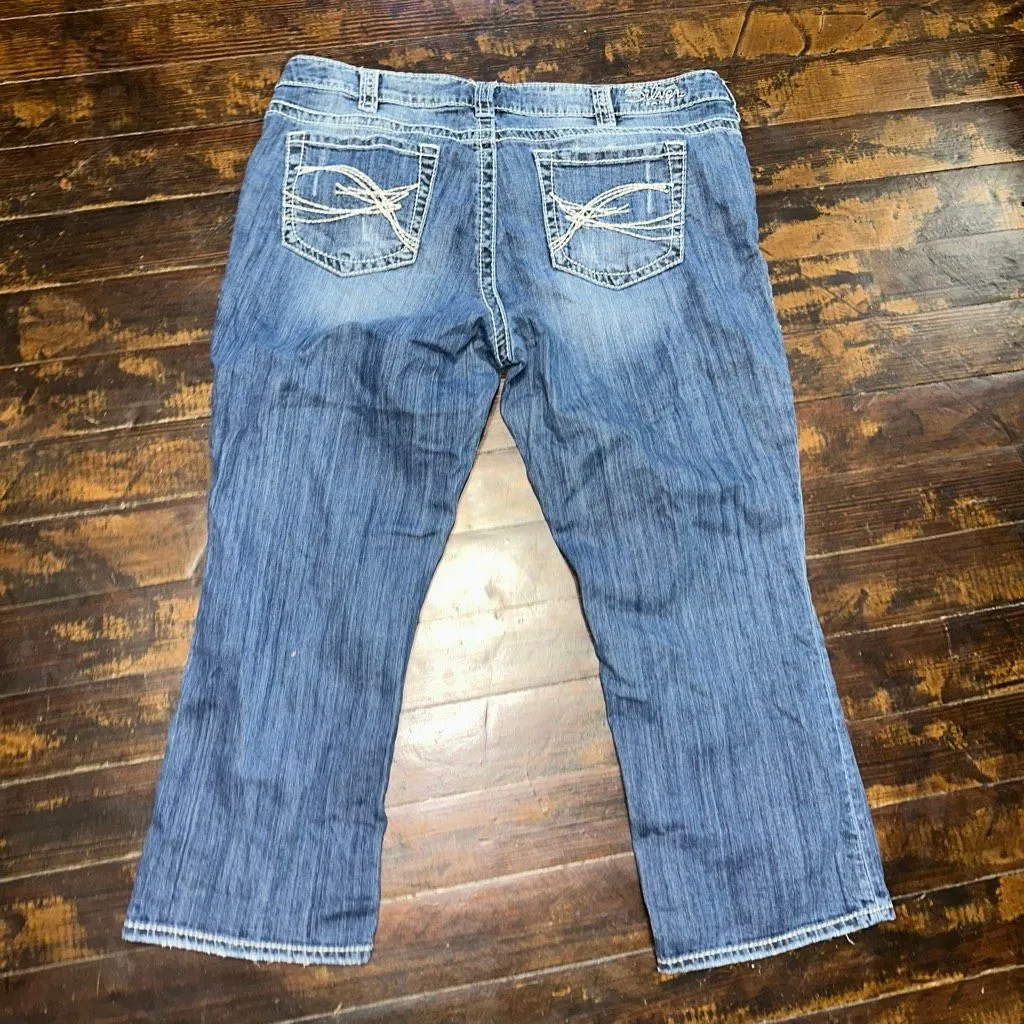 Silver Jeans Silver Suki distressed cowboycore size 18 capri jeans - Image 4