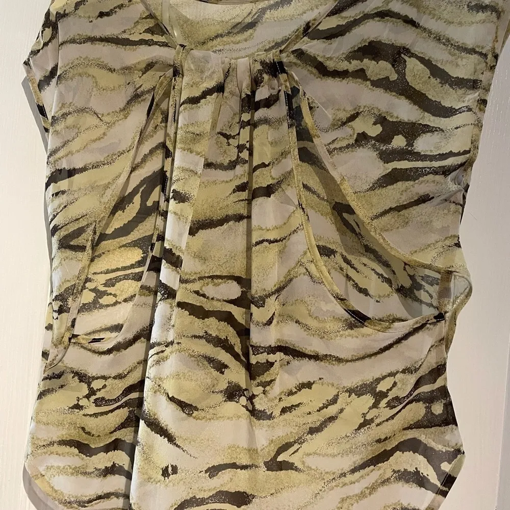FINAL Touch Tan Zebra striped 🦓  
blouse NWOT - Image 2