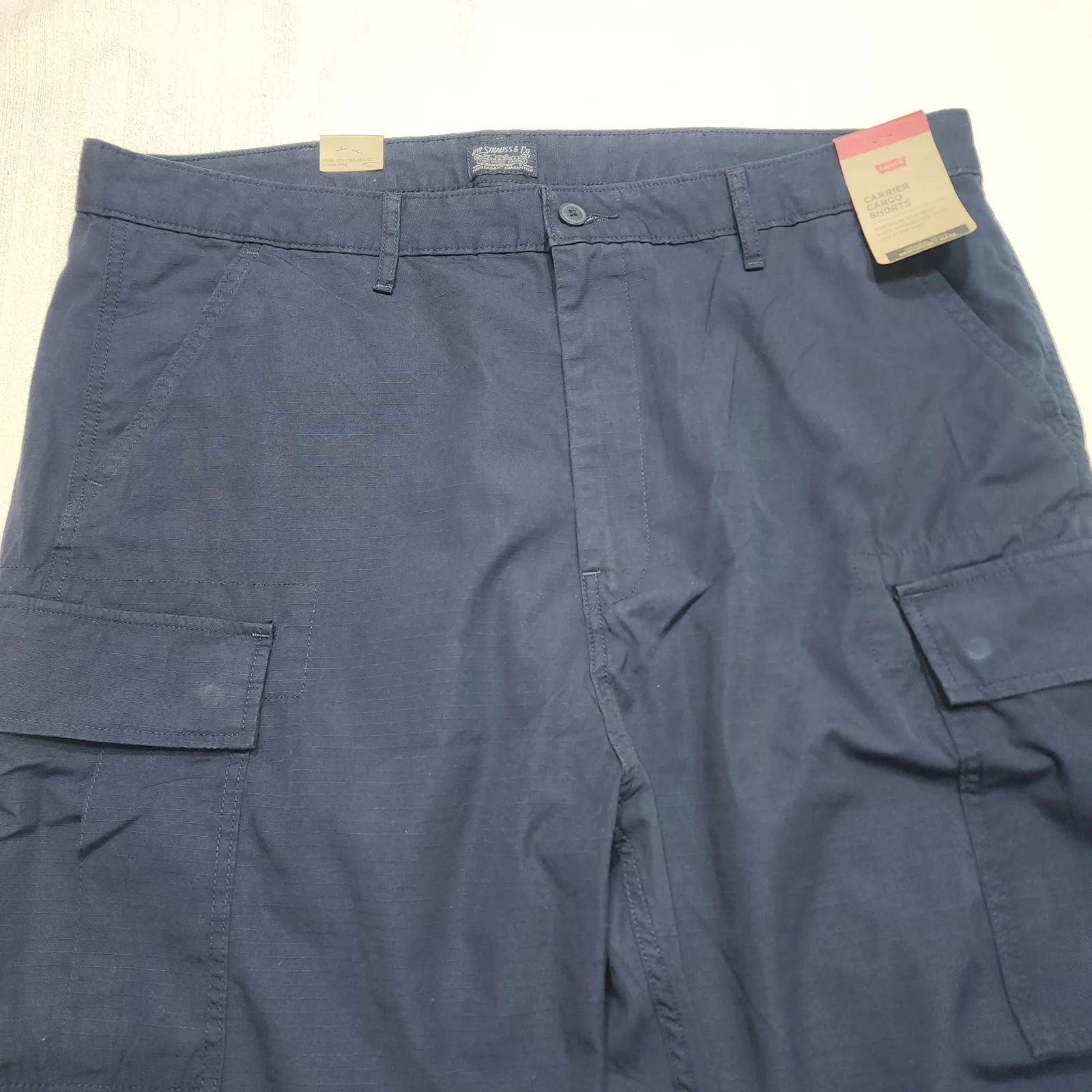 Levi's carrier cargo shorts men large Waist 40'' length 22.5'' - Image 5
