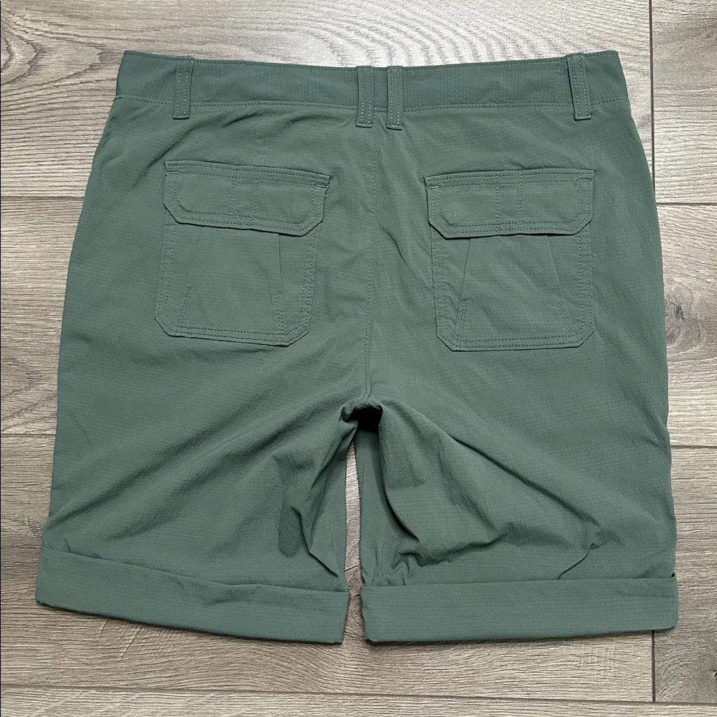 Athleta Trekkie 9” Mid Rise Bermuda Hiking Casual Shorts Olive Green Size 10 - Image 3