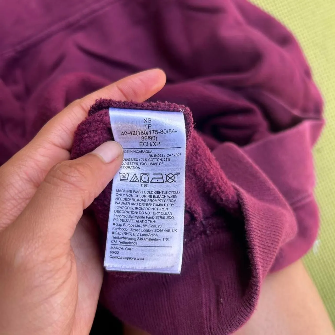 Burgundy GAP hoodie Size XS - Image 5