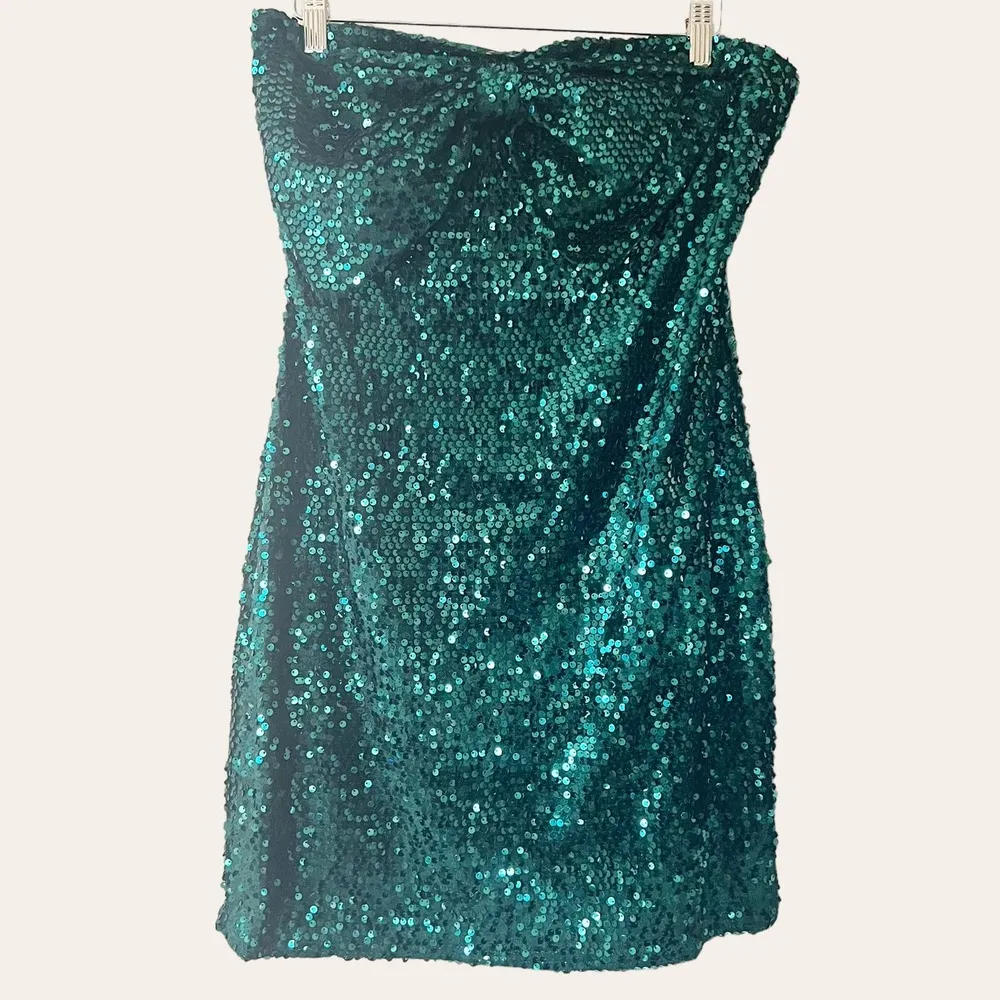 PrettyLittleThing Emerald Green Sequin Bow Bandeau Bodycon Dress 6 - Image 5