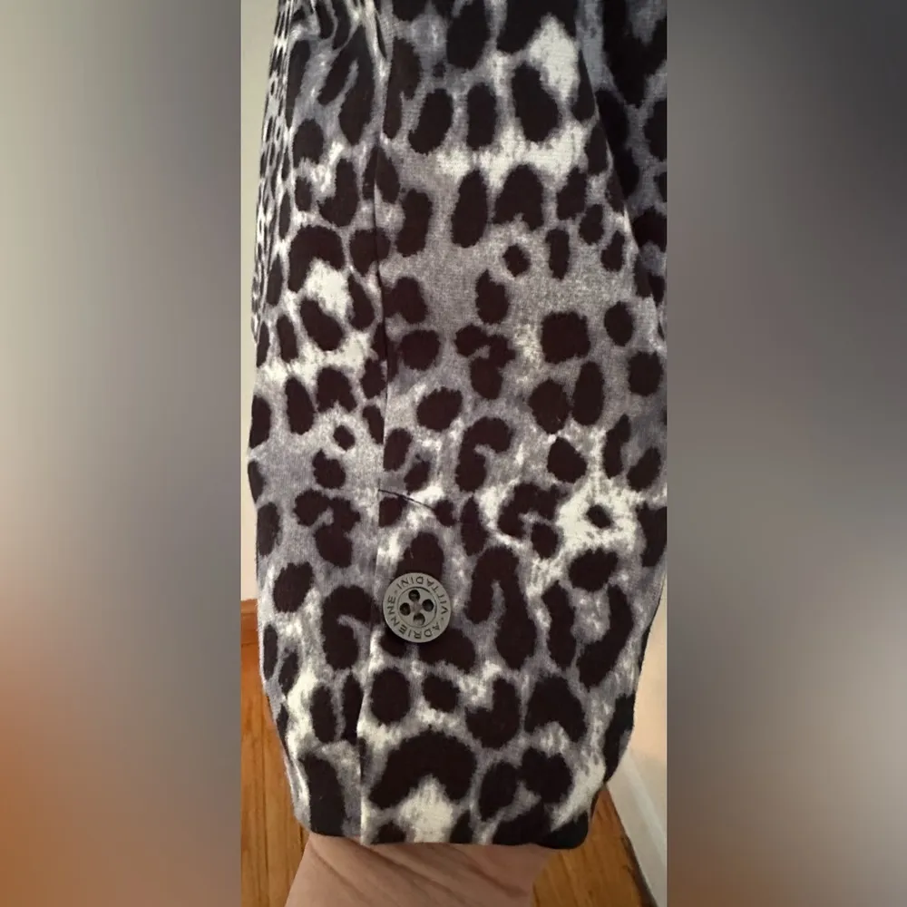 Adrienne Vittadini Black Gray White Animal Print 2 Button Jacket Sz MM Lined. - Image 5