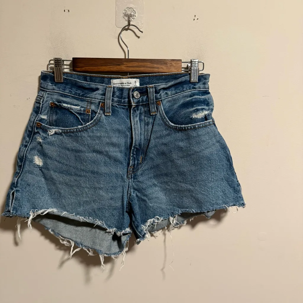 ABERCROMBIE & Fitch  Mid Rise Curve Love Boyfriend Shorts- Size 26 2 - Image 4