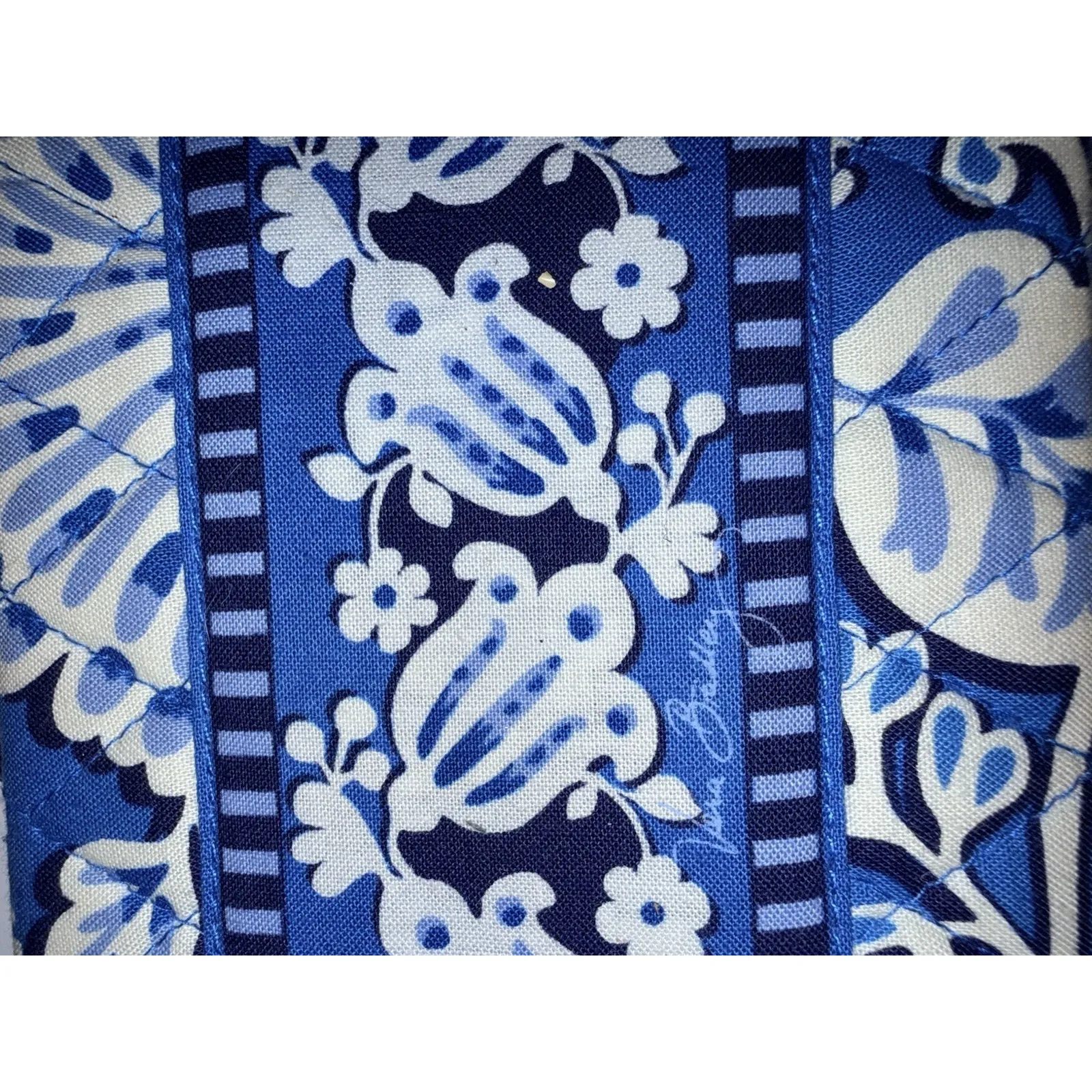 Vera Bradley Blue Lagoon Travel Clutch Passport  Wallet NWT S - Image 3