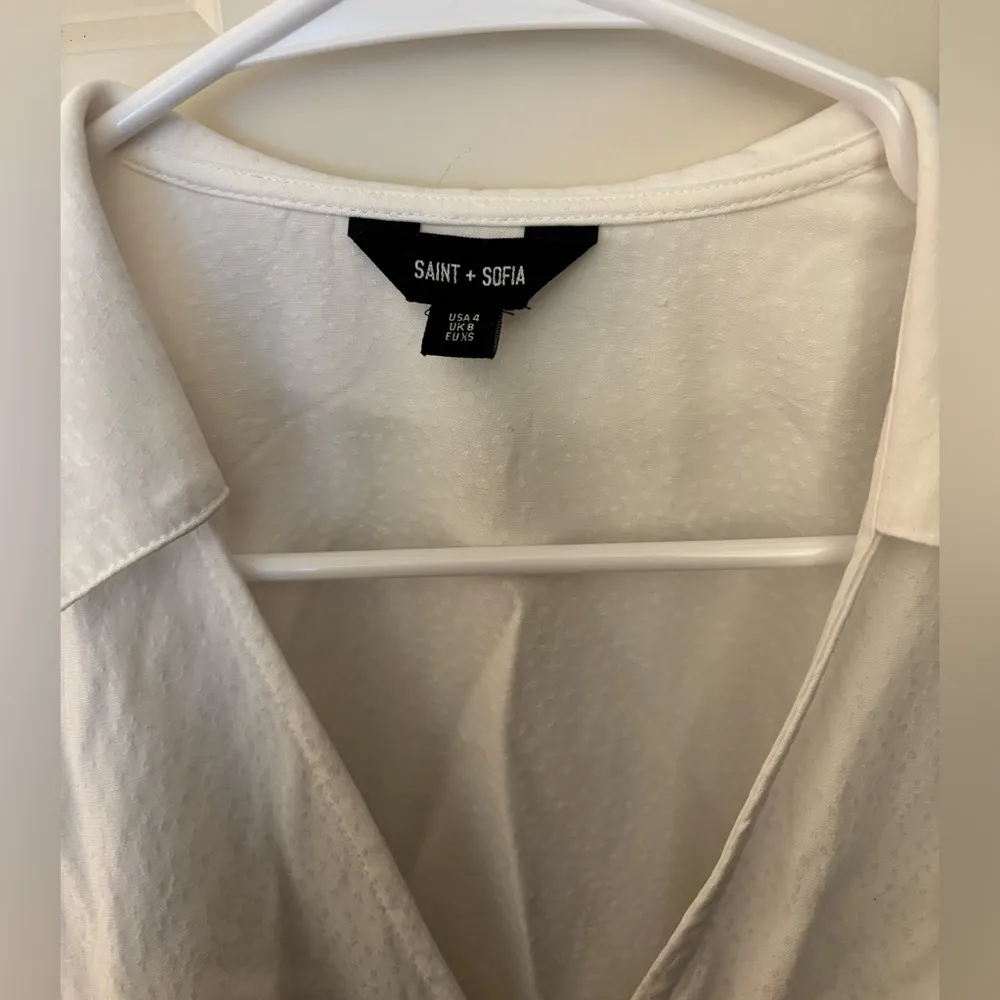 Saint + Sofia Galaxy V Cut Button Up Blouse in White Textured Fabric, Size S - Image 3