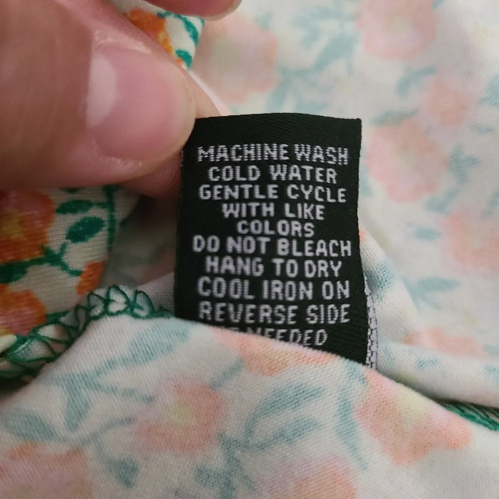 Riley & James T-shirt w/ matching hair accessory Size Small - Image 5