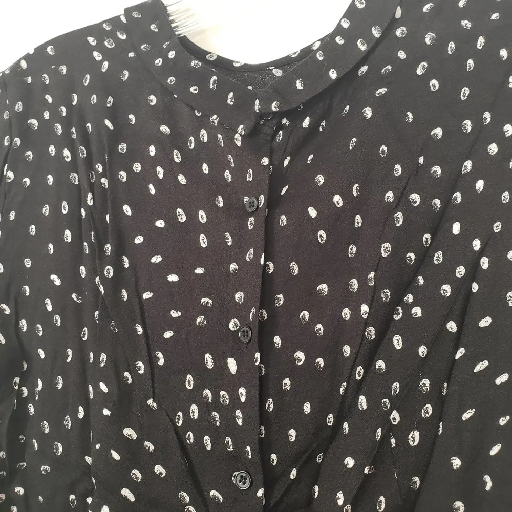 French Connection Peter Pan Collar Buttondown Back Blouse Black White Dots Sz 2 - Image 4