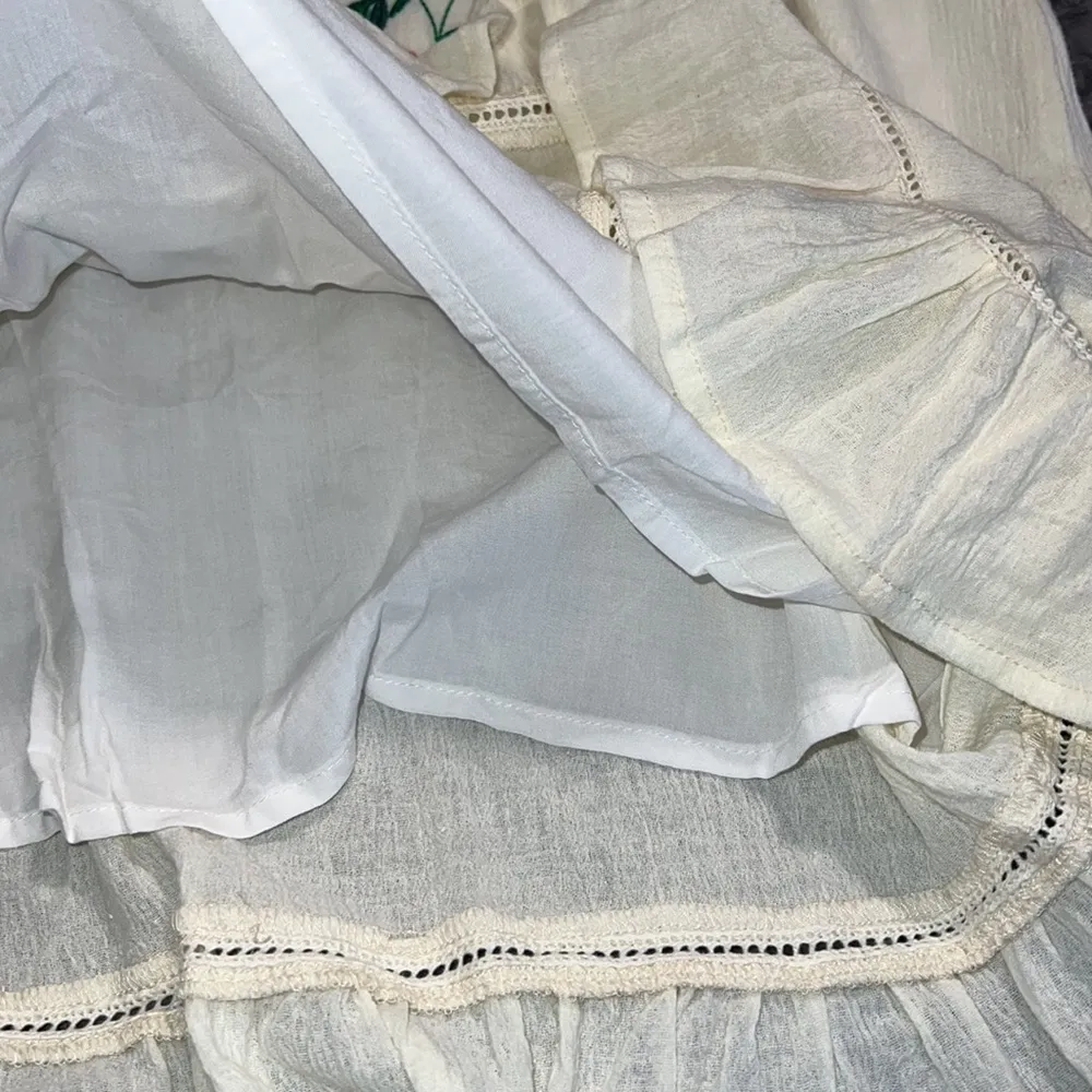 ODDY medium womens shift dress short embroidered floral design short sleeve FLAW White - Image 10