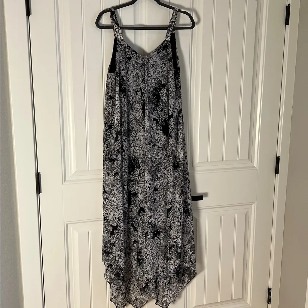 Emma & Michele Black &  White Floral Asymmetrical Sleeveless Sun Dress Size 1X - Image 3