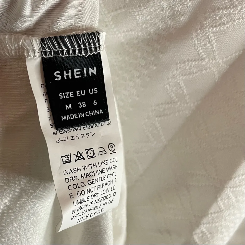 texture ruched pointed v-neck sleeveless knot front white top Size Medium - Image 11