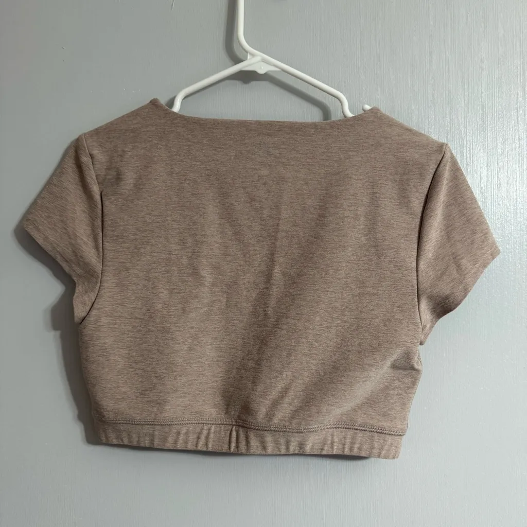 Beyond Yoga Women's Beige Crop Top Size Medium - Image 2