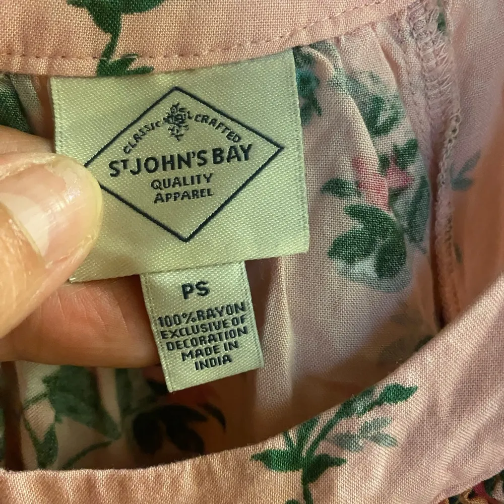 St Johns Bay Womens Top Shirt Blouse PS Petite Small S 34” Pink Green Floral - Image 3