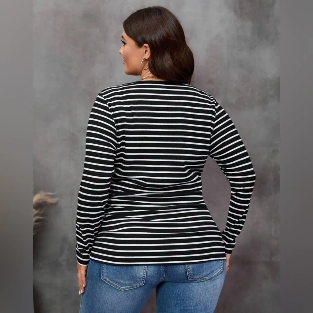 Women’s Shein Curve 4XL Round Neck Striped Longsleeve Tee Shirt Black/White EUC - Image 2