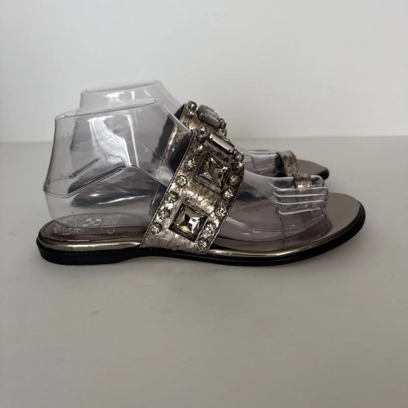 Vince Camuto Sandals Amarilis Metallic Snake Jeweled Studded Toe Loop Size 8 M‎ - Image 4