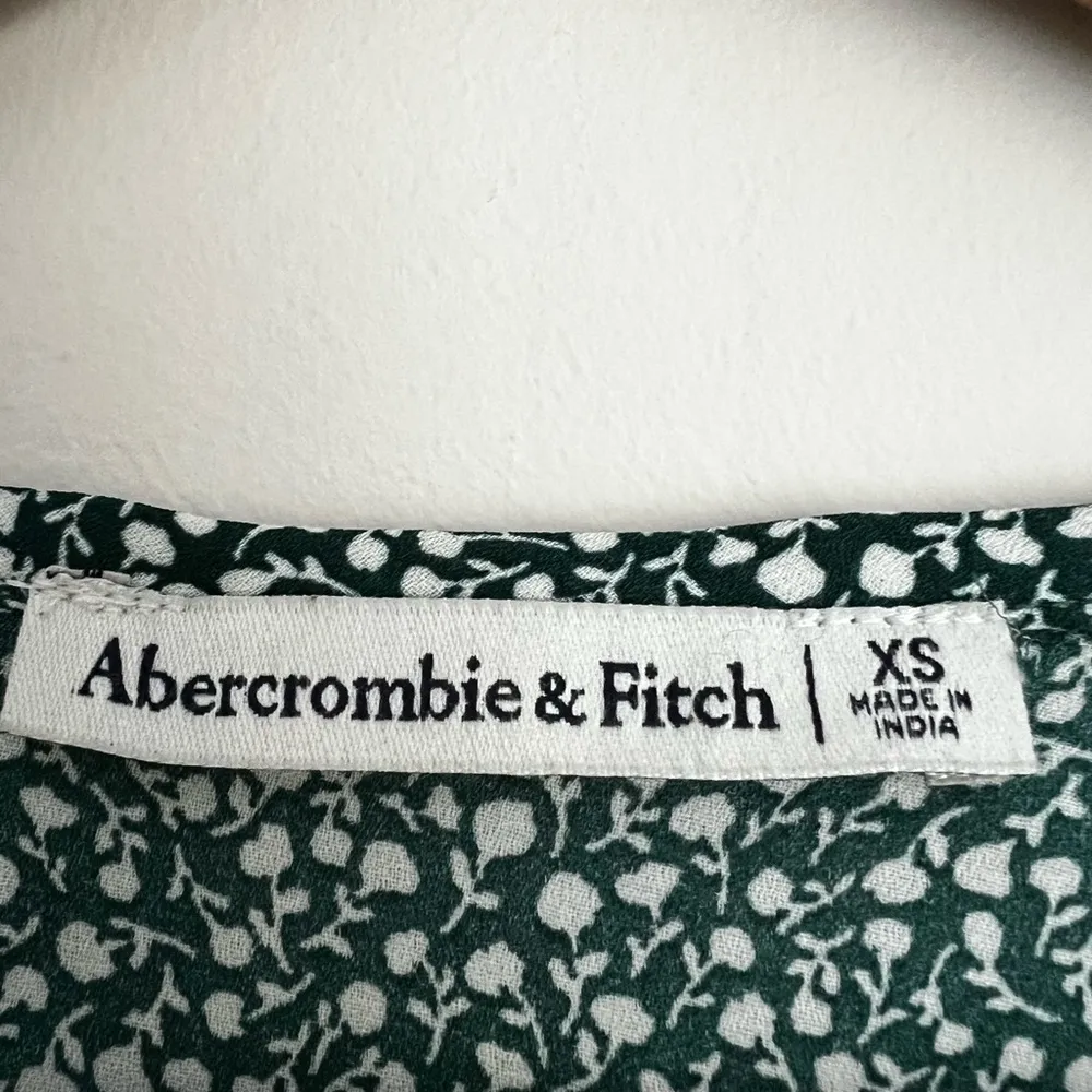 Abercrombie & Fitch green ditsy floral print long sleeve twilight XS - Image 3