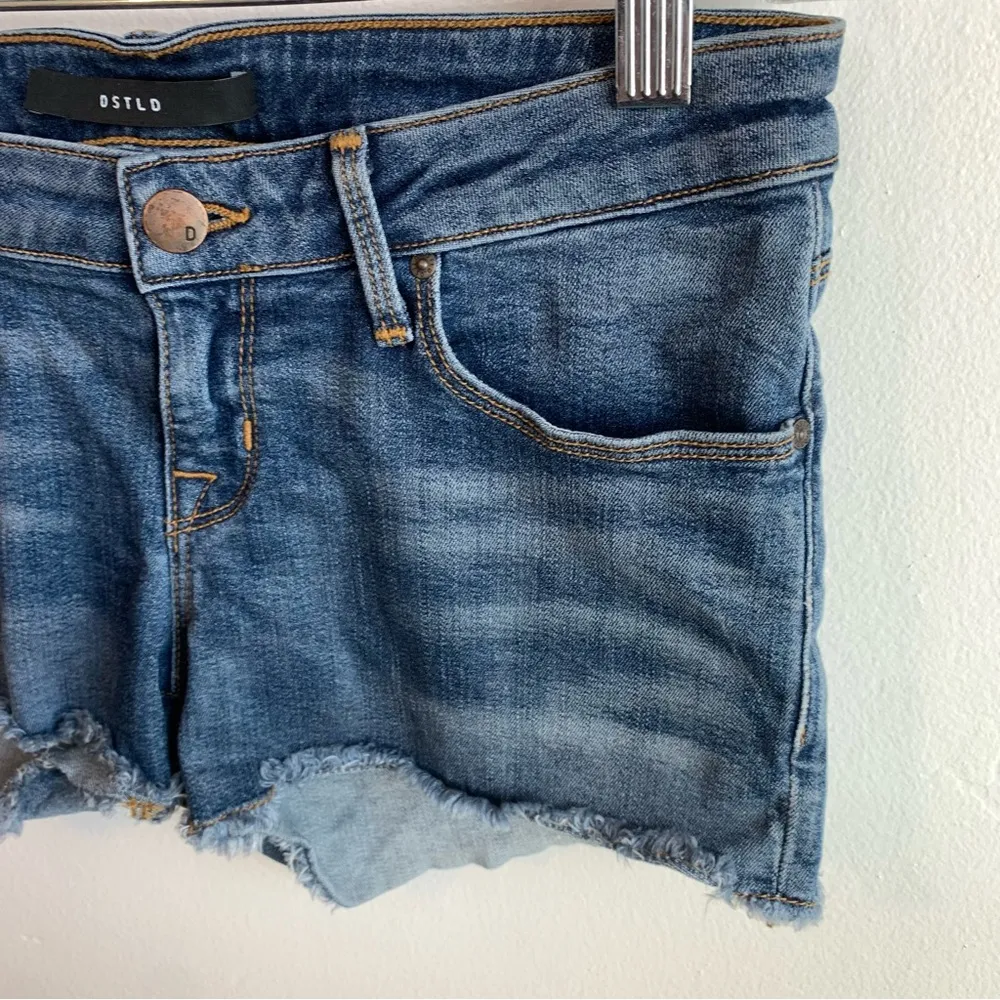 DSTLD Medium Wash Low Rise Cutoff Shorts Size 26 - Image 7