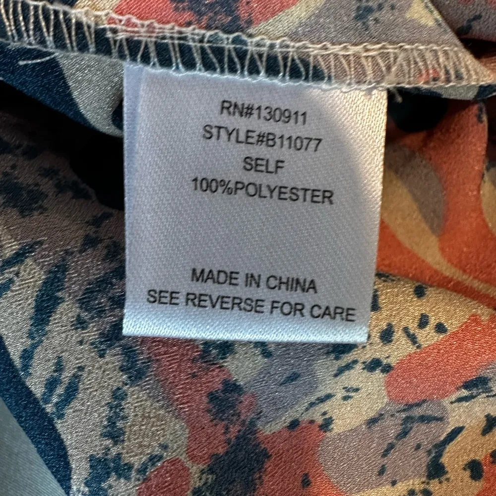 Black Rainn  Women’s Small Sleeveless Abstract Print Cowl Neck Flowy Blouse. - Image 5