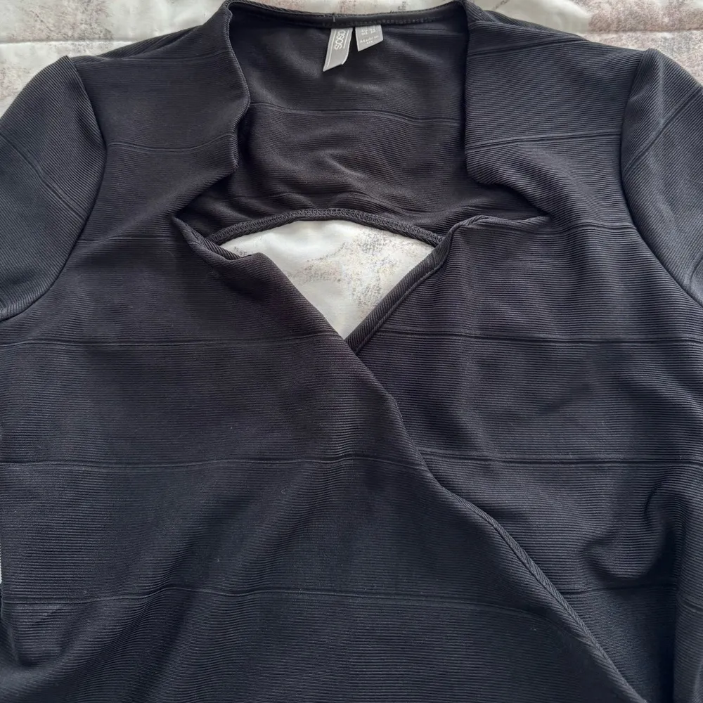 ASOS Black ribbed Cut Out Back long sleeve deep V-neck faux wrap dress, size 10 - Image 9