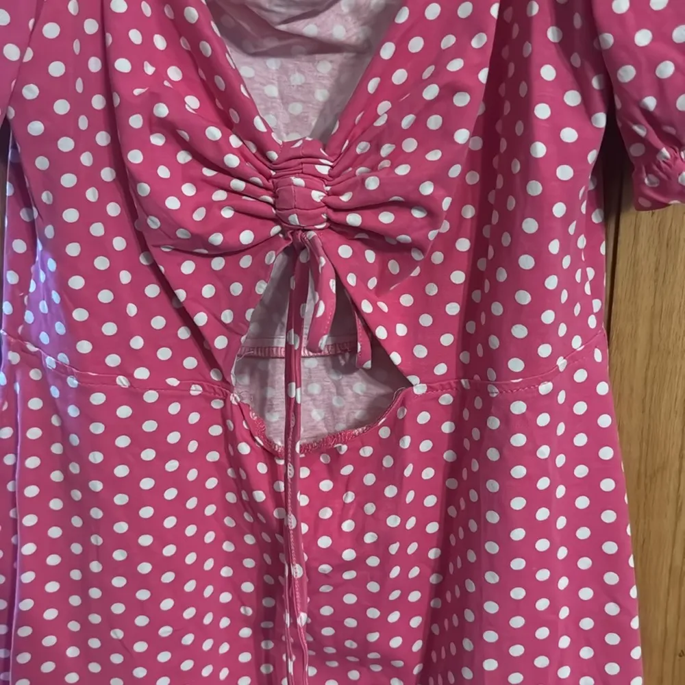 Glamorous polka dot dress with cutout in front, Size 8 - Image 2