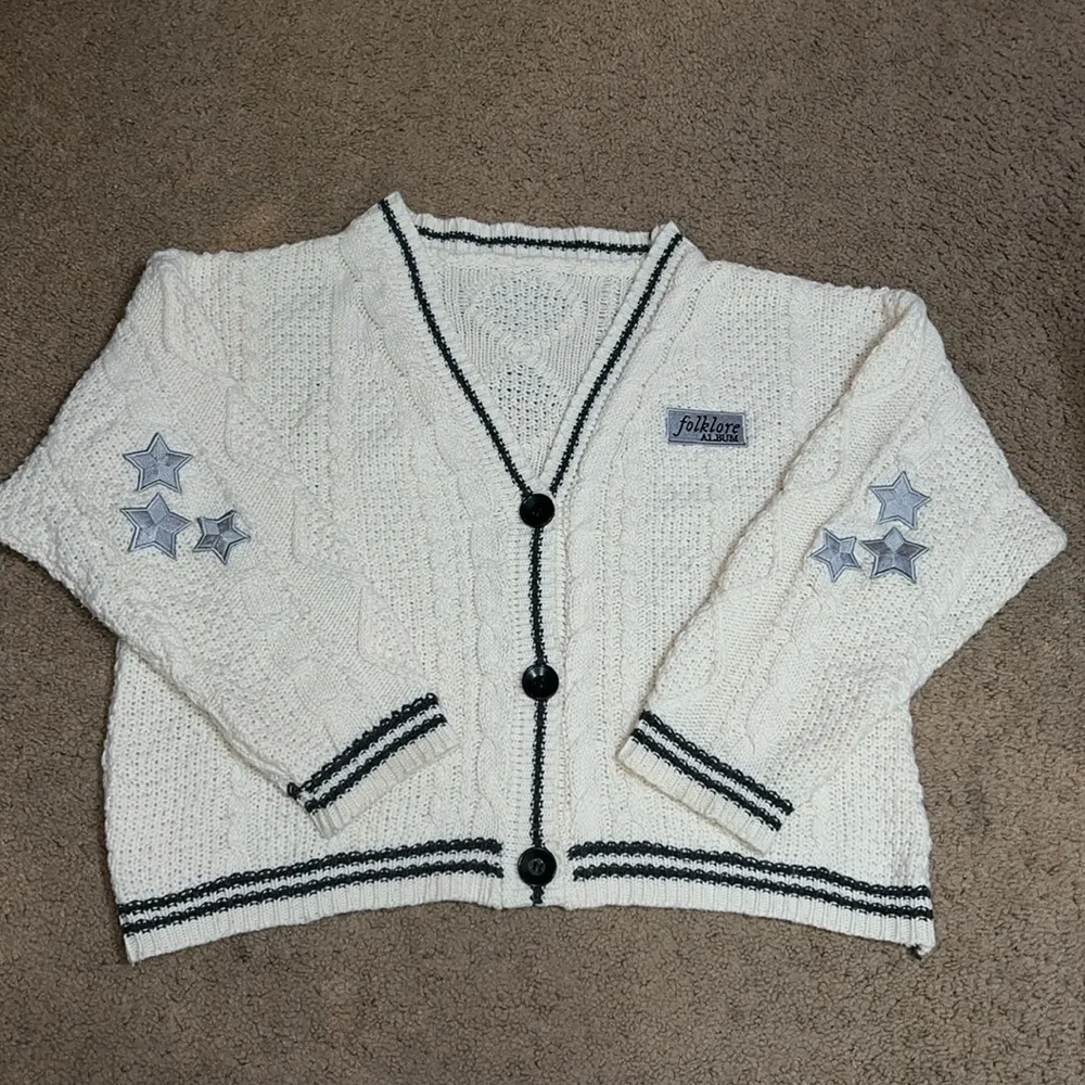 Original Taylor Swift Folklore Album Cardigan 2020 Medium/Large MD/LG - Image 2