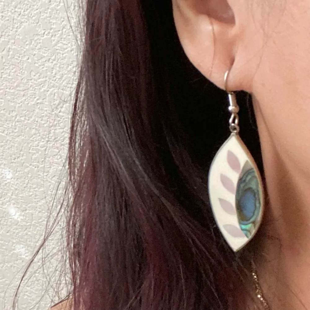 Vintage Alpaca Mexico Handcrafted MOP Abalone Inlay Mexican Silver Earrings 7g Green - Image 2