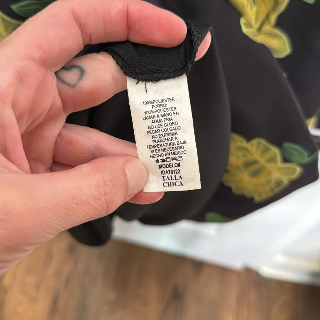 NWT Elegant Vintage Inspired Black and‎ Yellow Floral & Lace Dress - Image 8