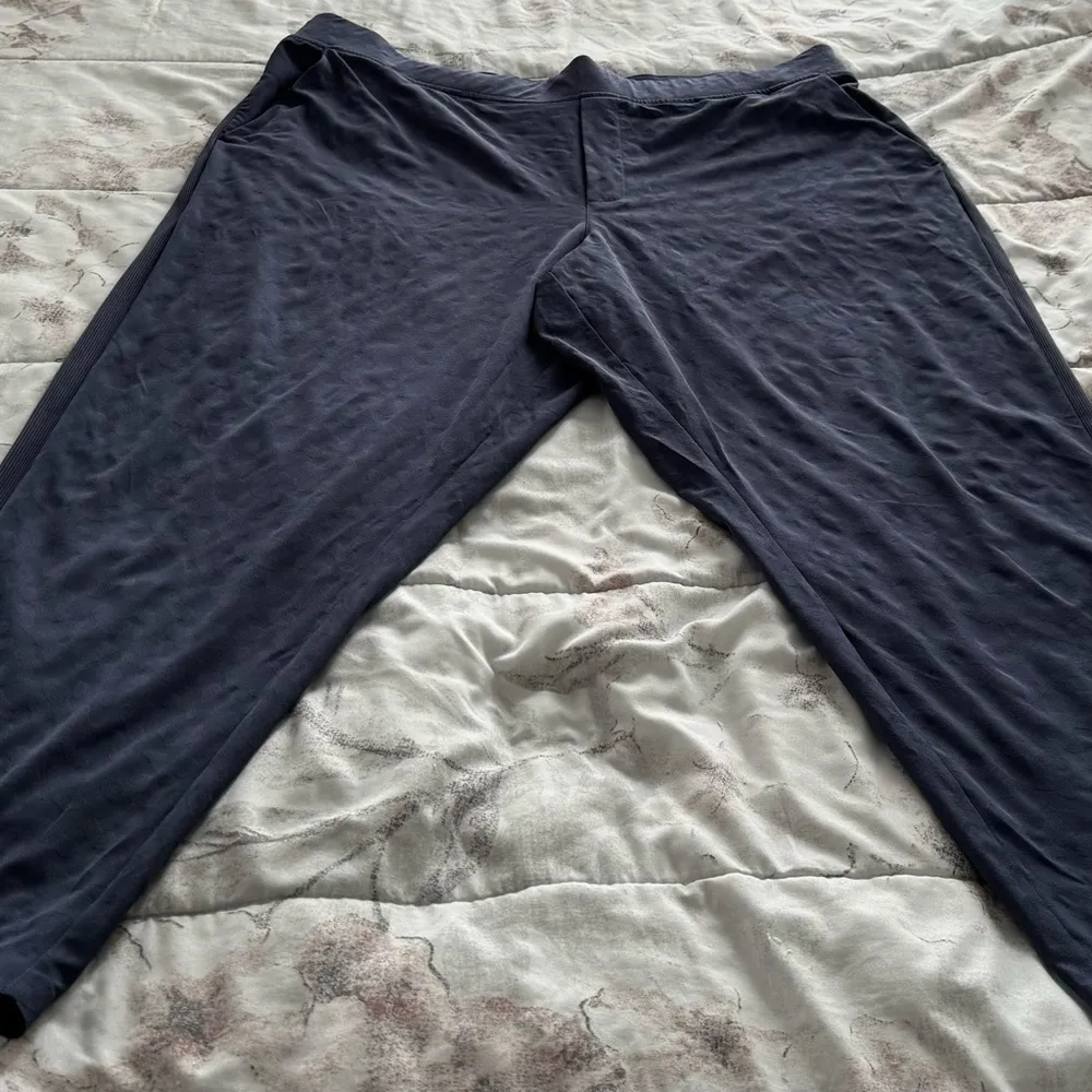 Athleta Brooklyn Textured Ankle blue pull on pants with pockets, size 20 workout - Image 4