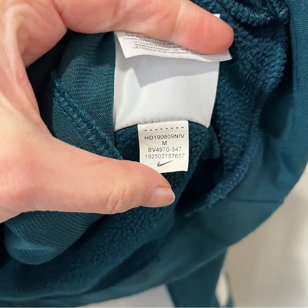 Nike Therma Fleece Women Medium Teal Blue Pocket Crewneck Sweatshirt Color block - Image 5