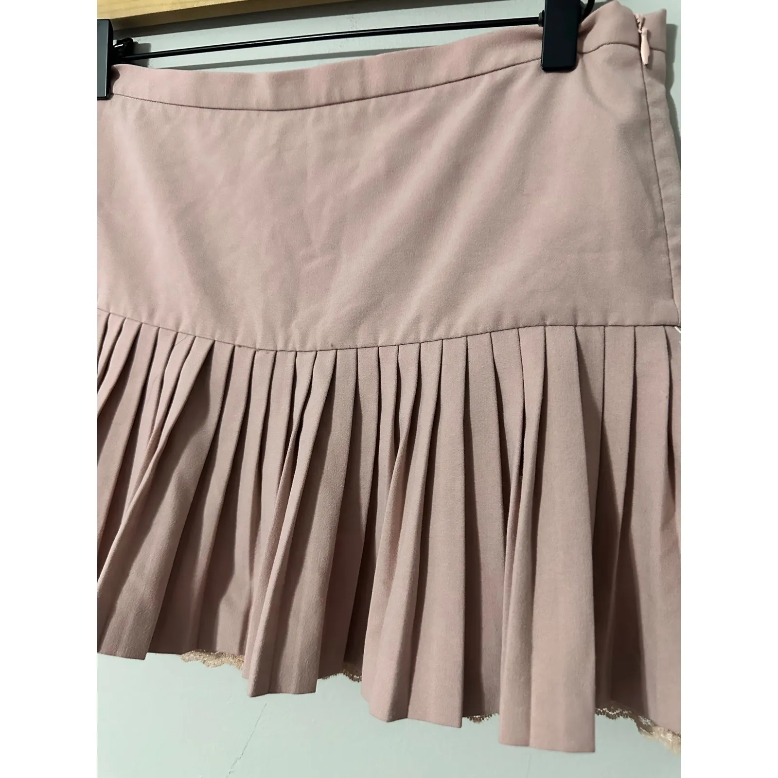 BCBGMAXAZRIA Pink Pleated Mini Skirt Women Size 0 Lace Trim - Image 2