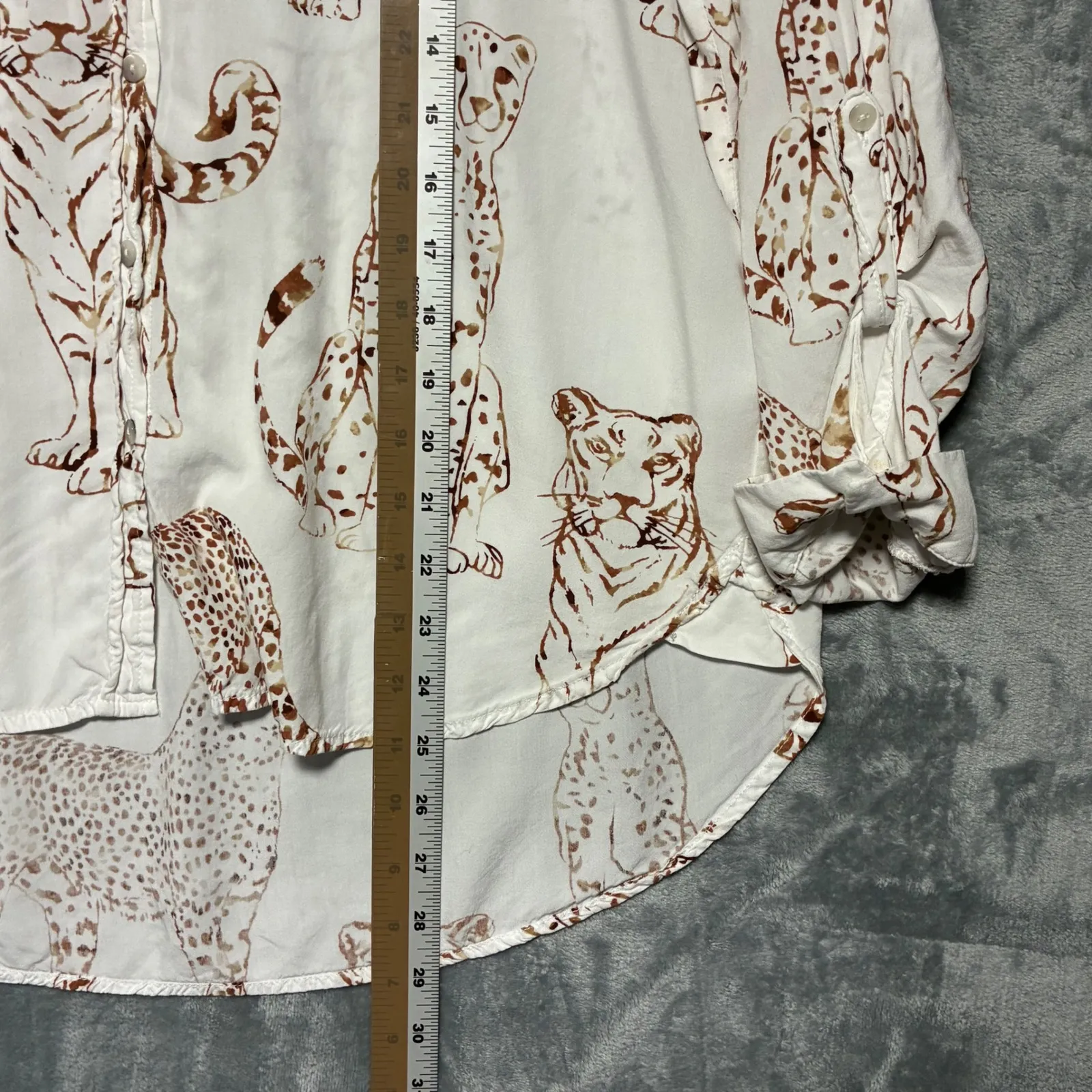 EUC Jane & Delancey White Cheetah Print Button Up Shirt Long Sleeve Women's L - Image 7