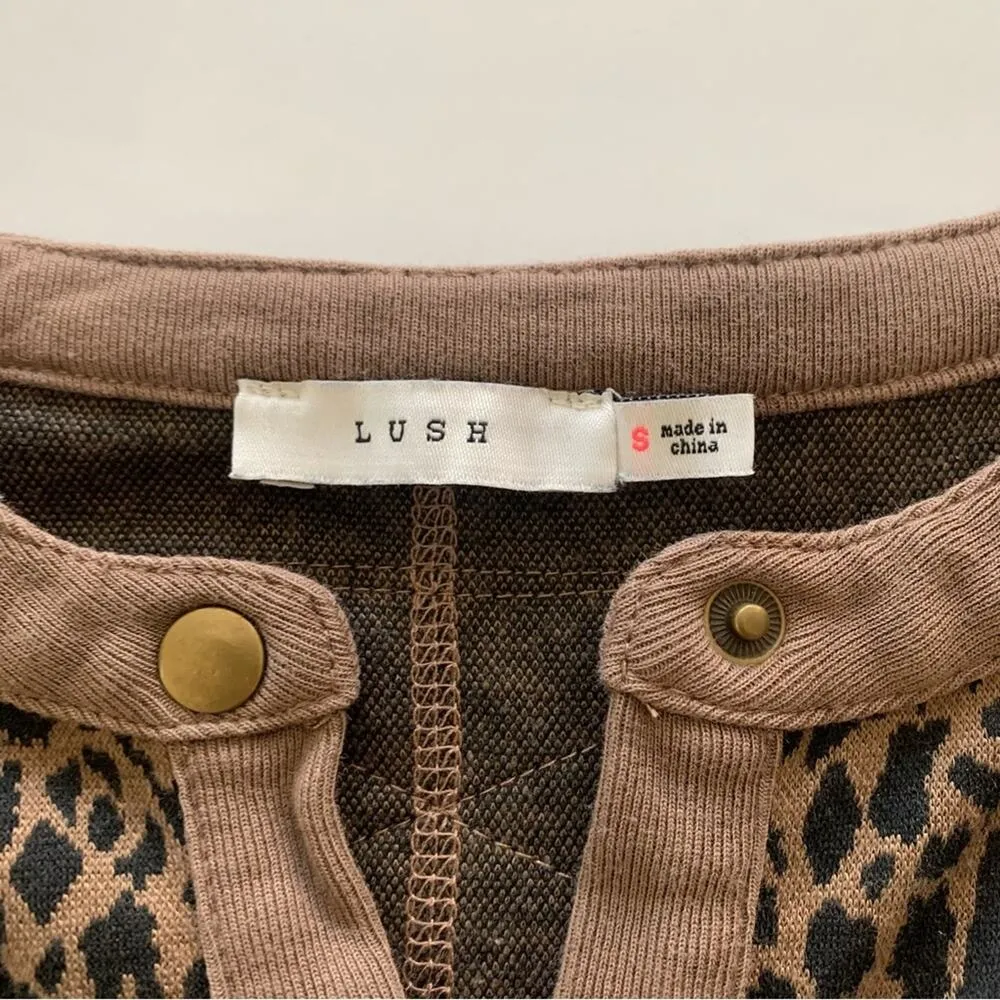 Lush Leopard Print Curved Hem Oversized 3/4 Length Sleeve Shirt Small - Image 3