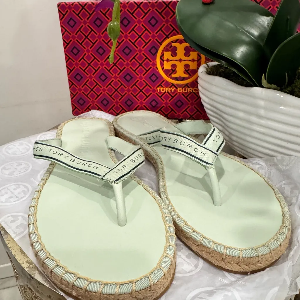 Tory Burch Ribbon Logo Thong Espadrille Sandal in Meadow Mist/Navy, Size 8 - NIB - Image 3