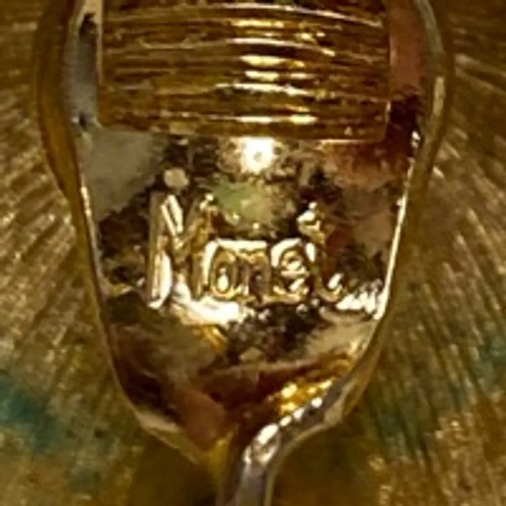 Monet Vintage Gold Tone Clip - Image 2