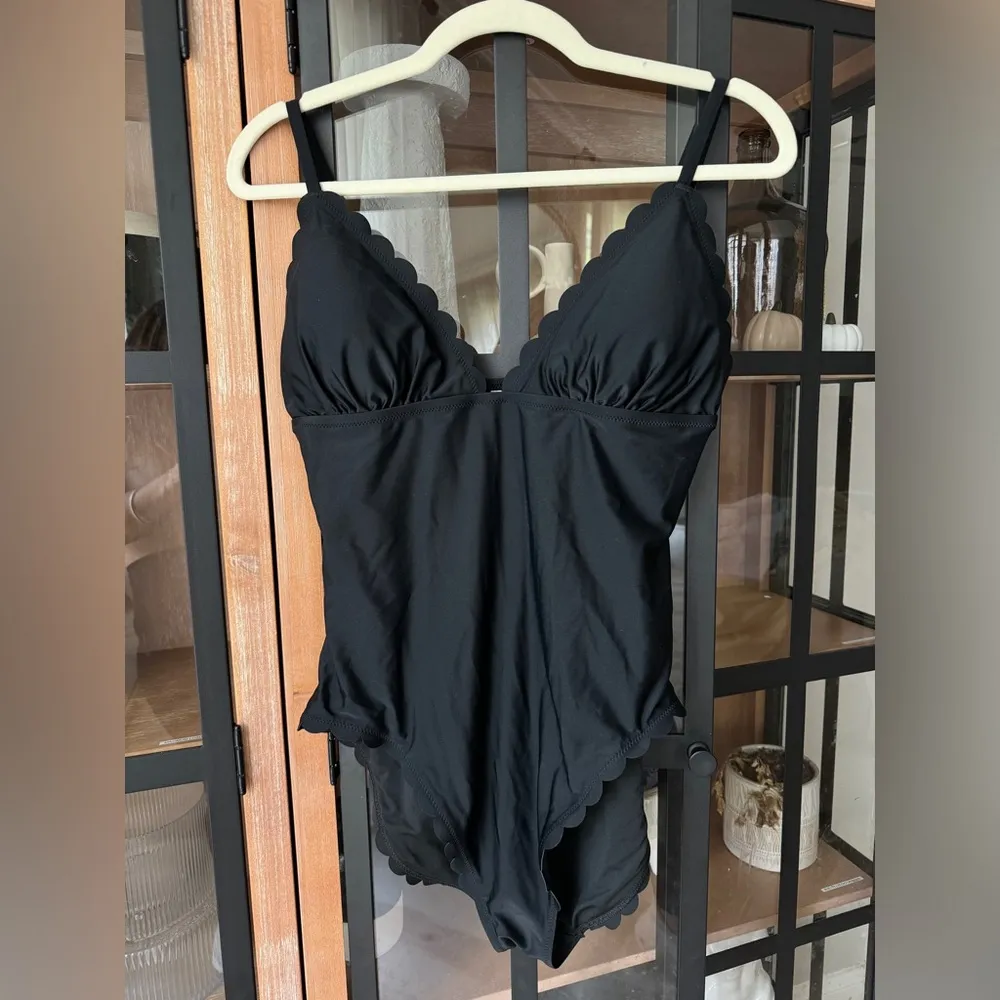 J. CREW scalloped one piece swimsuit vneck adjustable straps preppy classic - Image 2