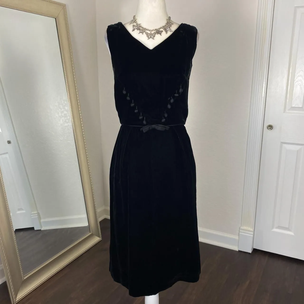 Vintage Romantic Goth Gothic 1960s Sears Black Velvet Bow Midi Pencil Dress XS - Image 8