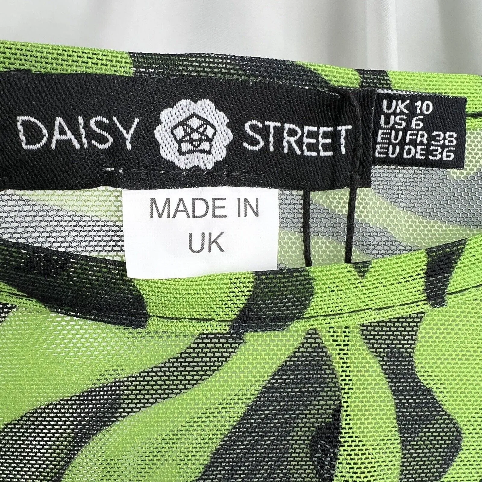 Daisy Street Green Long Sleeve Sheer Patterned Top 6 New‎ - Image 4