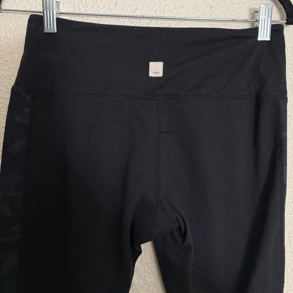 Vuori Asymmetric Color Block Leggings Camo size Medium - Image 5