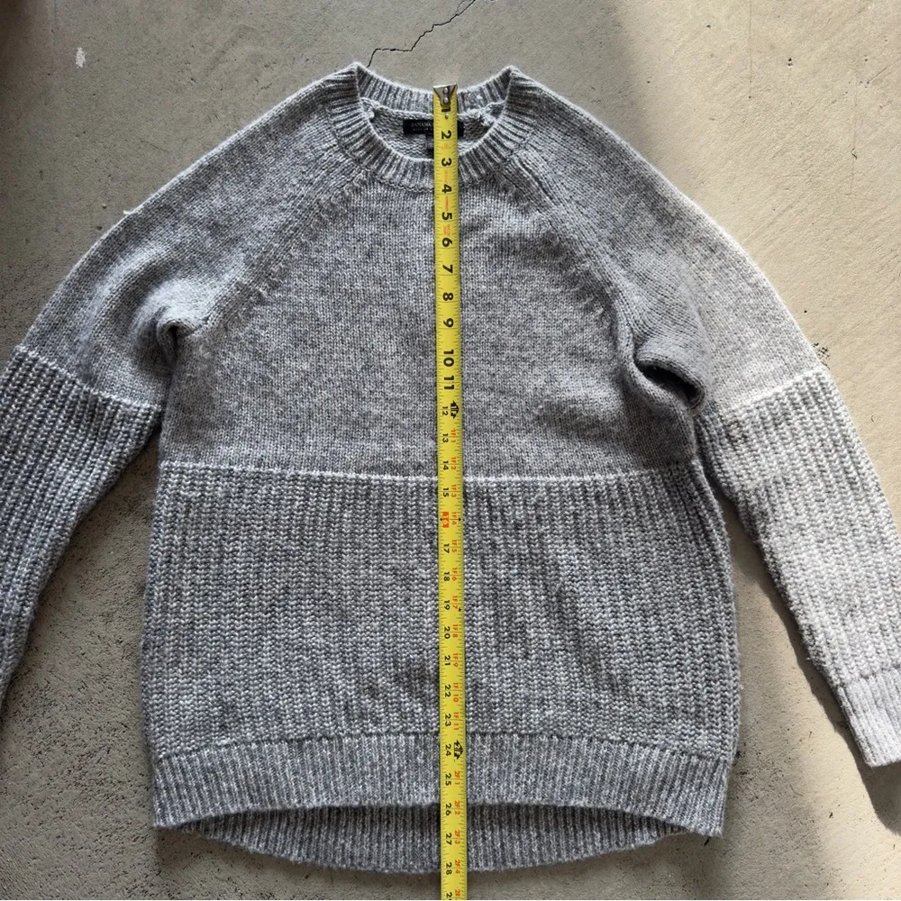 Banana Republic / Italian Wool Blend Hi-Low Hem Shaker Knit Sweater / M / gray - Image 4