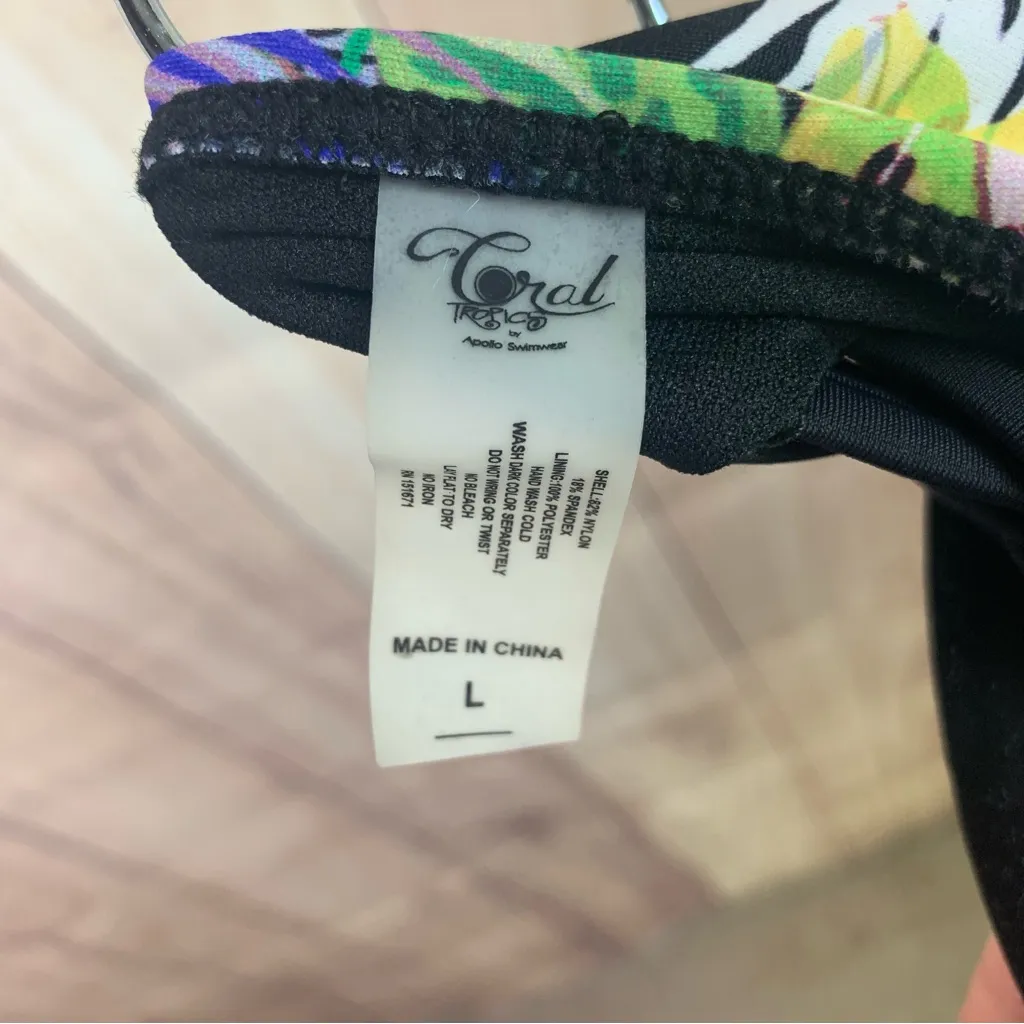 Coral‎ Tropics Floral Swimsuit Black Size L - Image 7