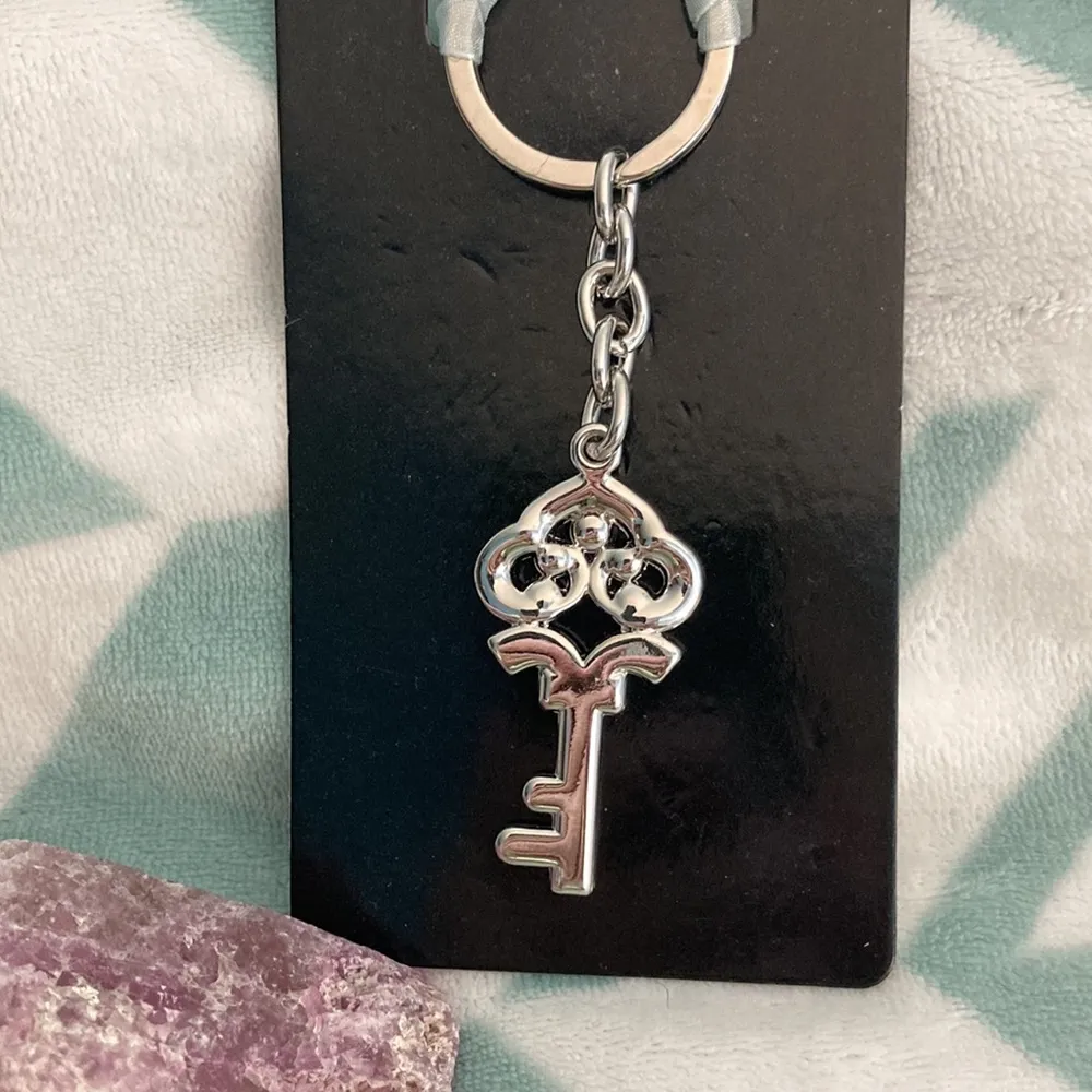 Crystal Keychain in Silver. 5” long Key with Sparkly Crystals. Pretty. - Image 2