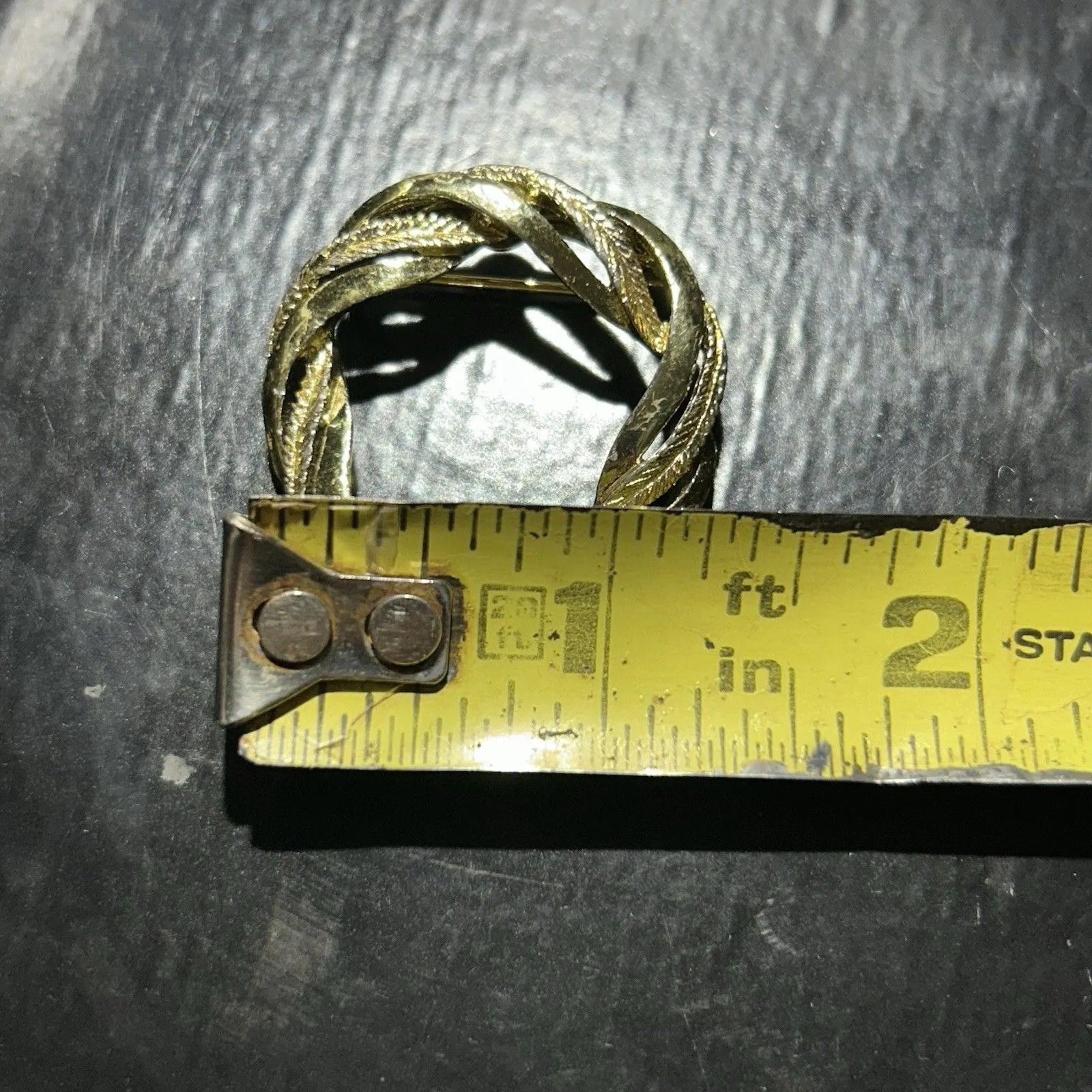 Vintage Gerry’s Signed Textured wreath Circle Brooch Gold - Image 5